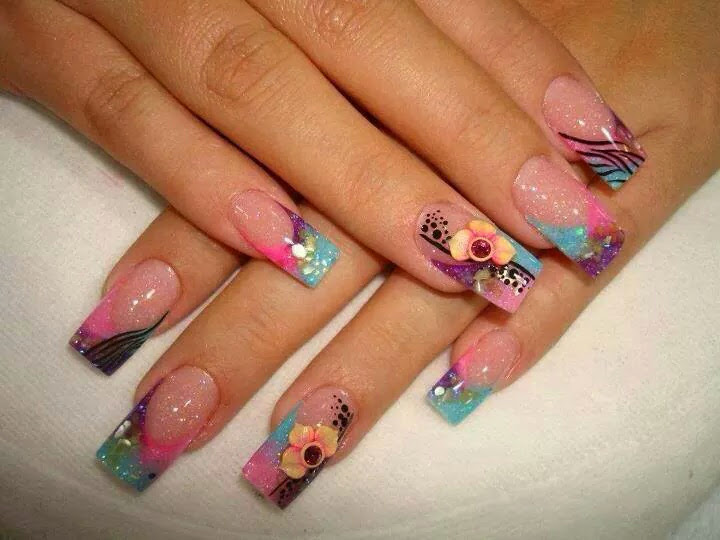 TN Nails & Spa logo